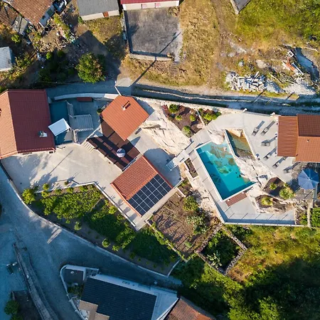 Casa Pinto Oliveira *